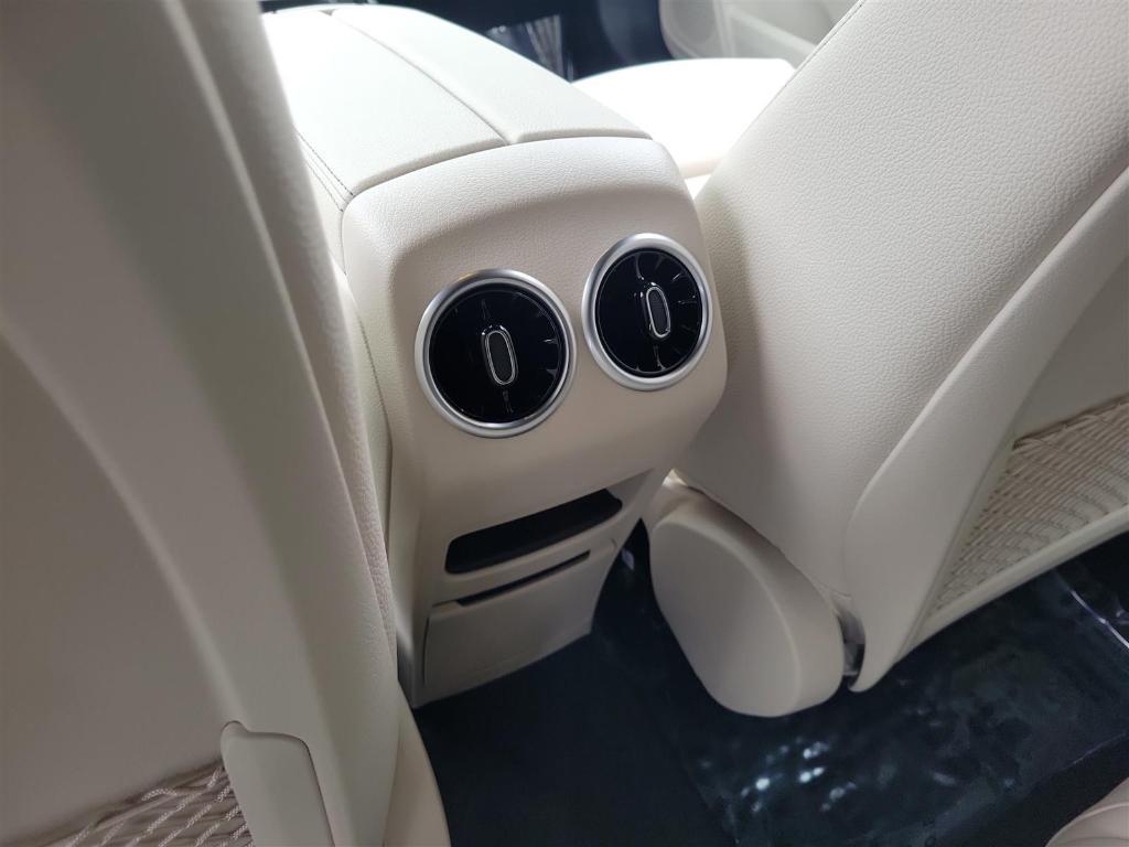 new 2025 Mercedes-Benz GLA 250 car, priced at $47,295
