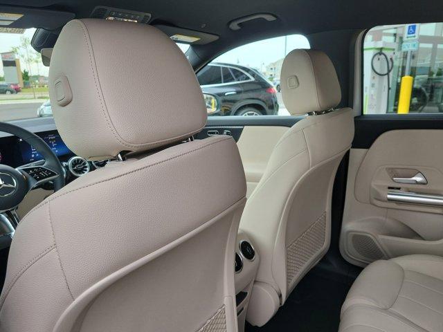 new 2025 Mercedes-Benz GLA 250 car, priced at $47,295