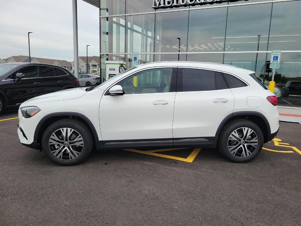 new 2025 Mercedes-Benz GLA 250 car, priced at $47,295