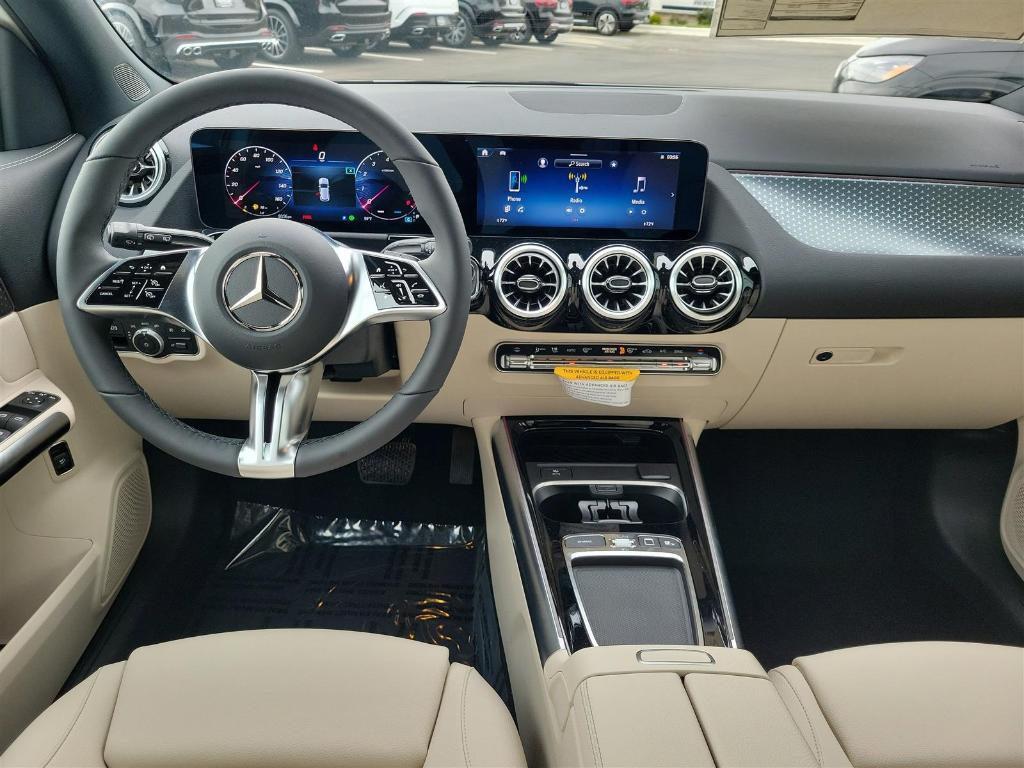 new 2025 Mercedes-Benz GLA 250 car, priced at $47,295