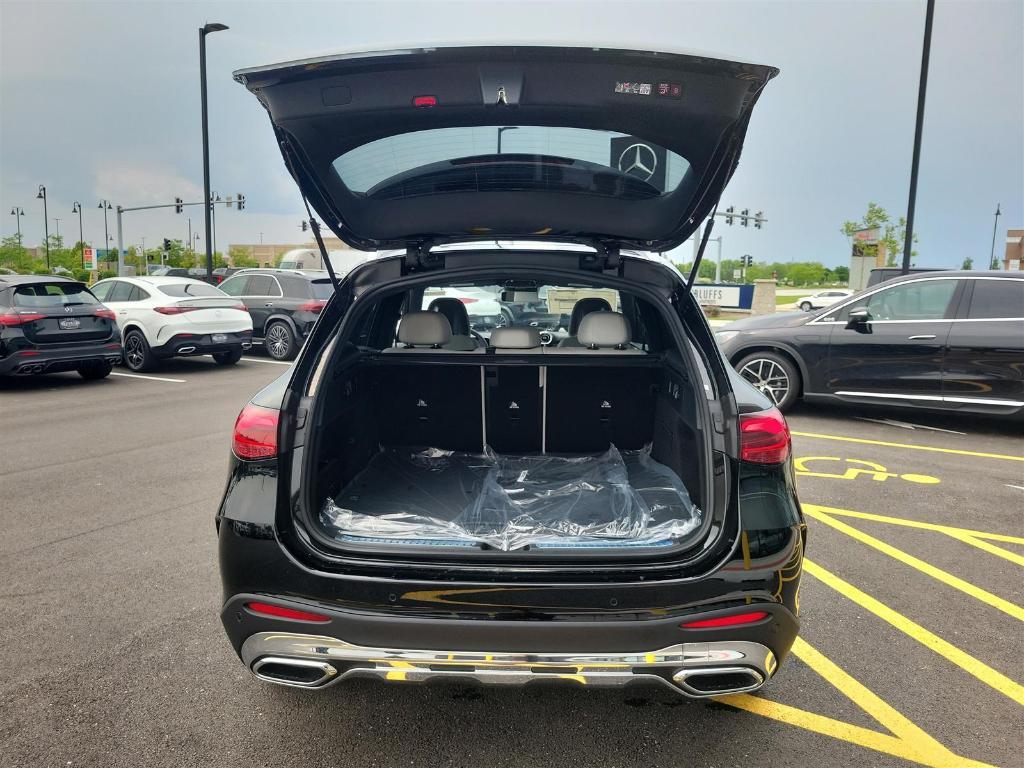 new 2025 Mercedes-Benz GLC 300 car, priced at $61,995