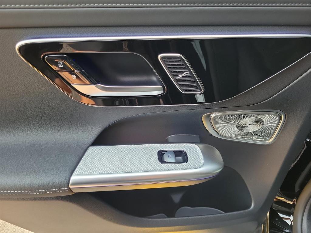 new 2025 Mercedes-Benz GLC 300 car, priced at $67,205
