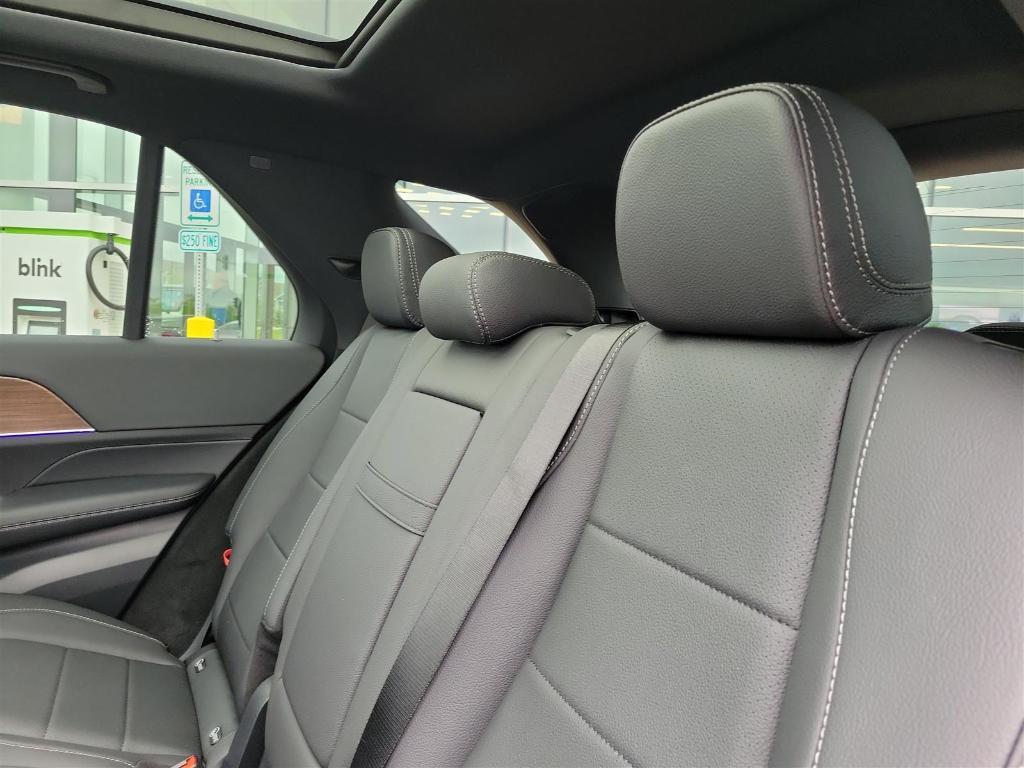 new 2025 Mercedes-Benz GLE 450 car, priced at $85,325