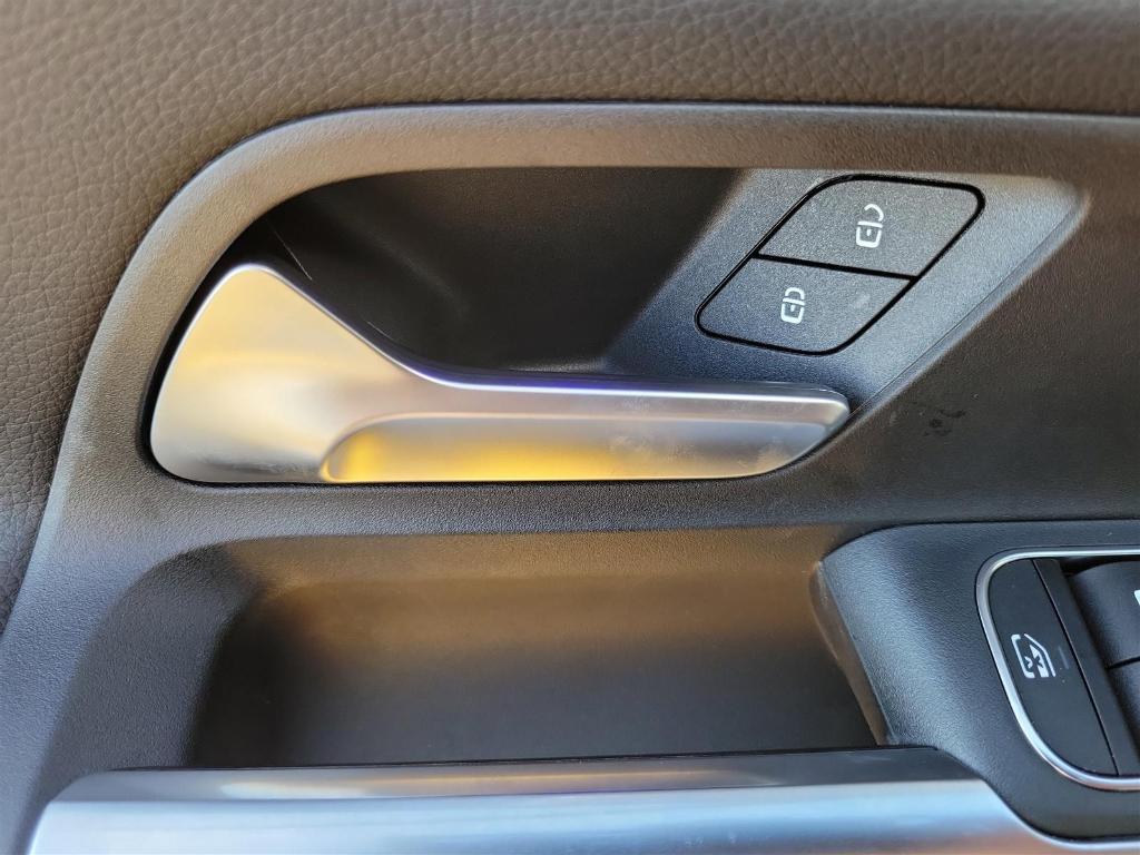 new 2025 Mercedes-Benz GLB 250 car, priced at $49,595