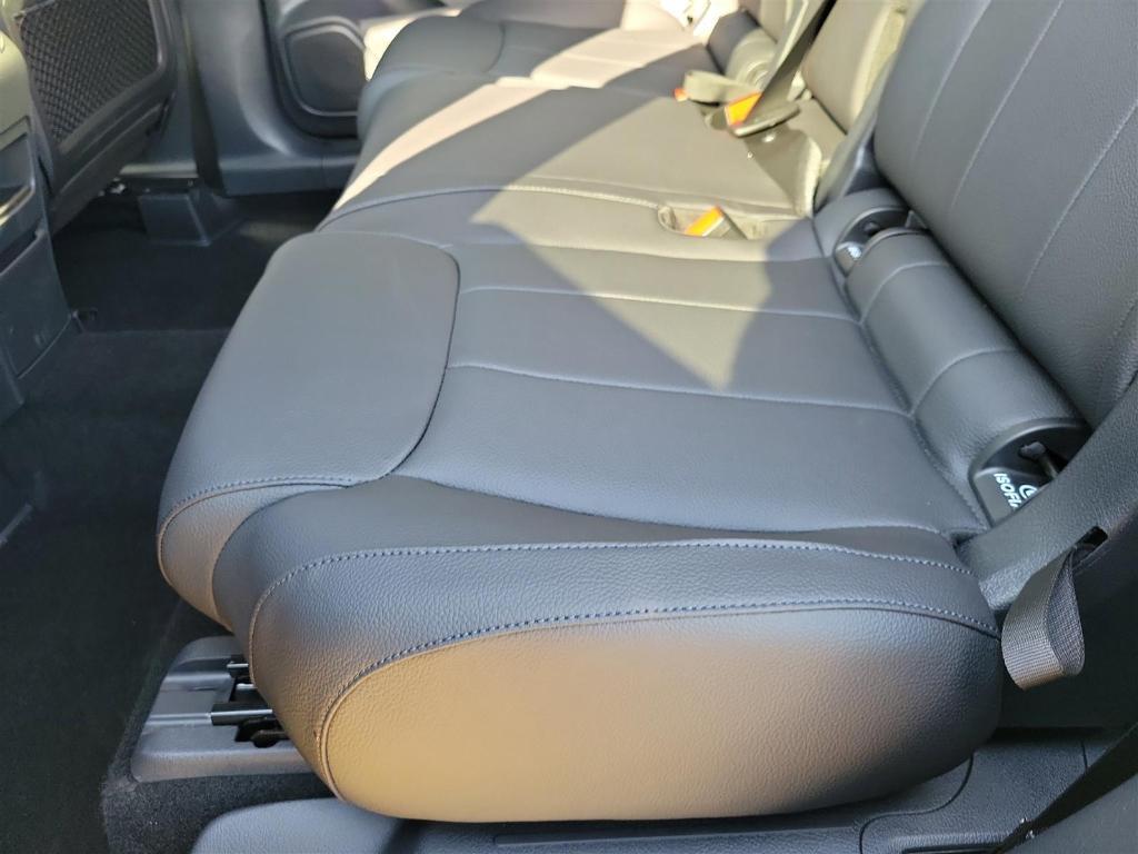 new 2025 Mercedes-Benz GLB 250 car, priced at $49,595