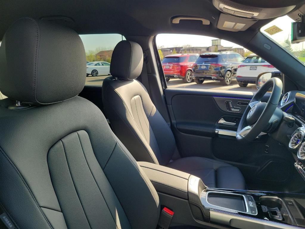 new 2025 Mercedes-Benz GLB 250 car, priced at $49,595
