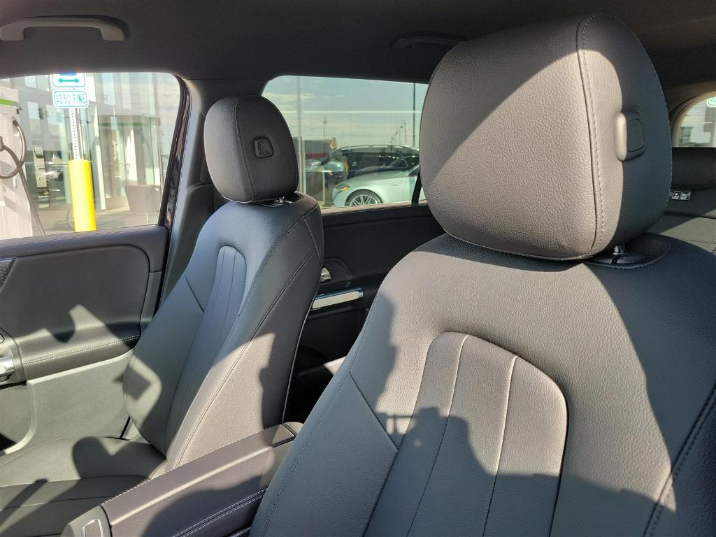 new 2025 Mercedes-Benz GLB 250 car, priced at $49,595