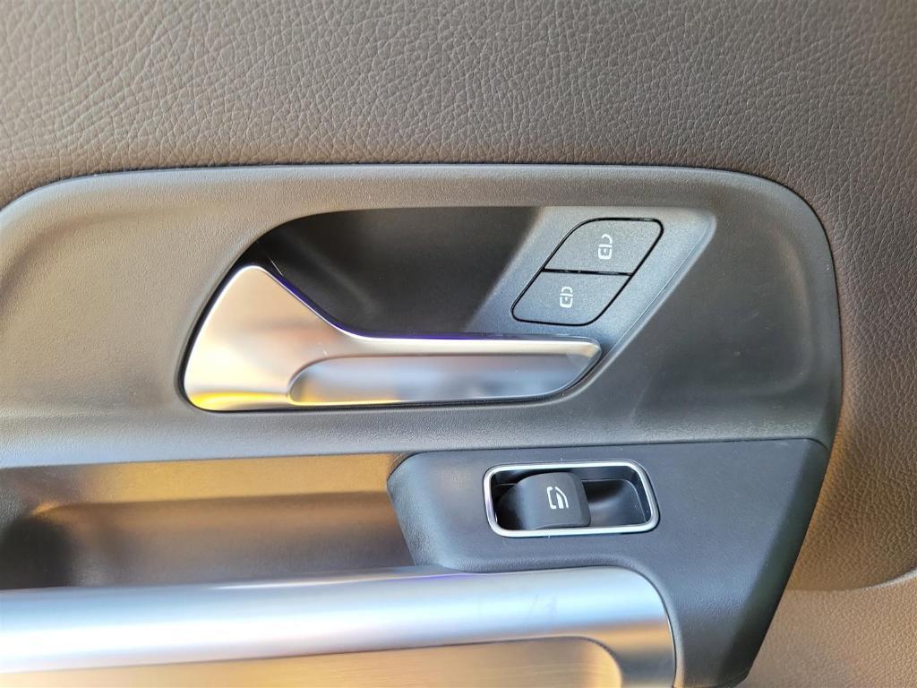 new 2025 Mercedes-Benz GLB 250 car, priced at $49,595