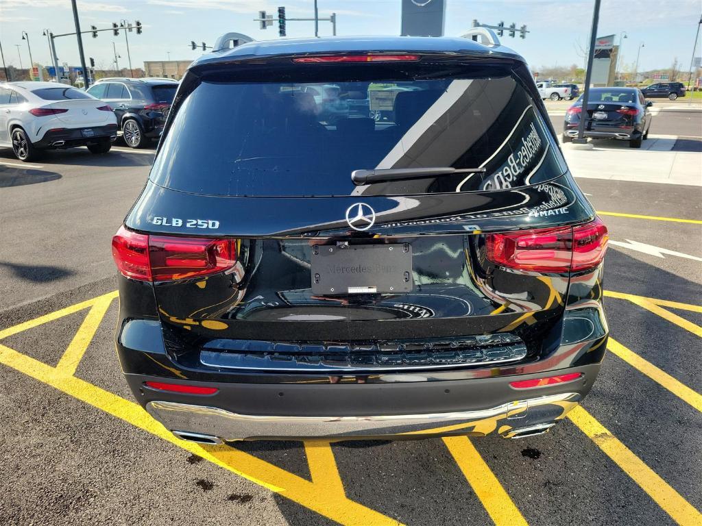 new 2025 Mercedes-Benz GLB 250 car, priced at $49,595