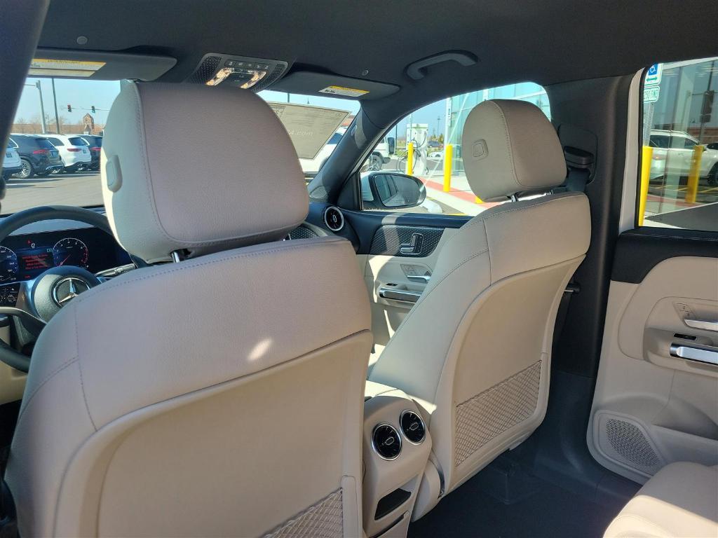 new 2025 Mercedes-Benz GLB 250 car, priced at $46,550
