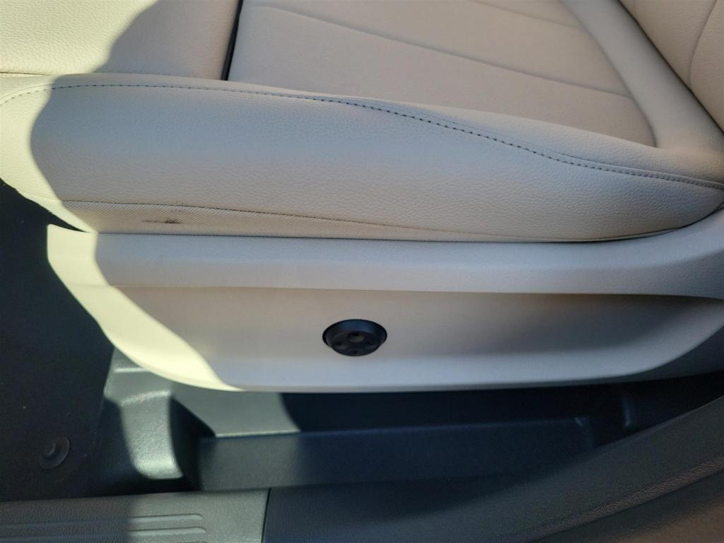 new 2025 Mercedes-Benz GLB 250 car, priced at $46,550