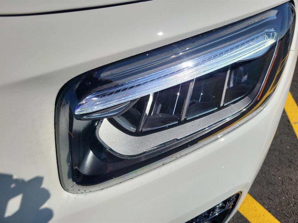 new 2025 Mercedes-Benz GLB 250 car, priced at $46,550