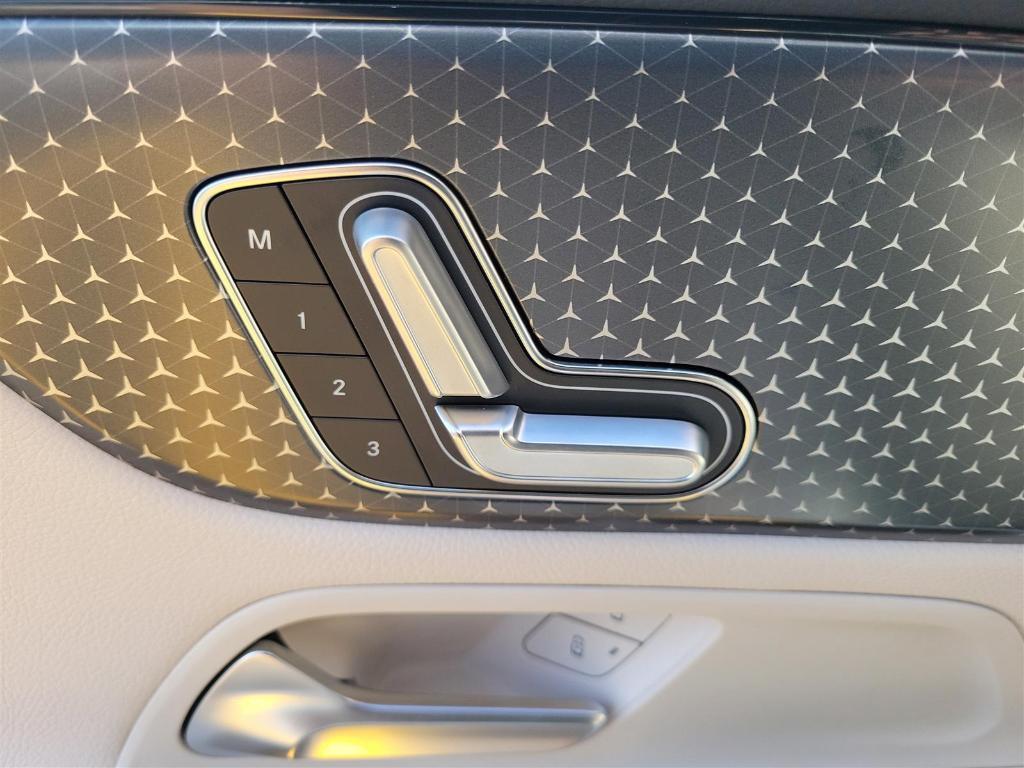 new 2025 Mercedes-Benz GLB 250 car, priced at $46,550
