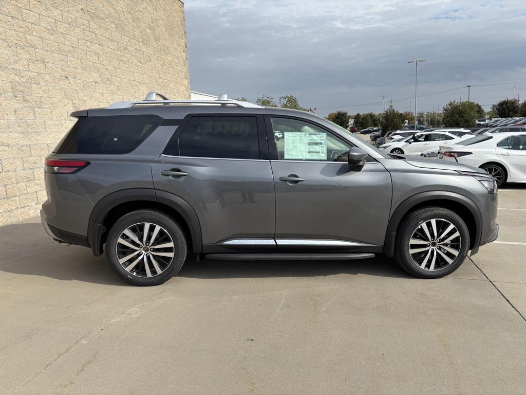 new 2025 Nissan Pathfinder car, priced at $45,959