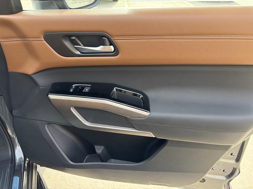 new 2025 Nissan Pathfinder car, priced at $45,959