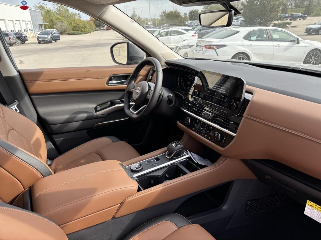 new 2025 Nissan Pathfinder car, priced at $45,959