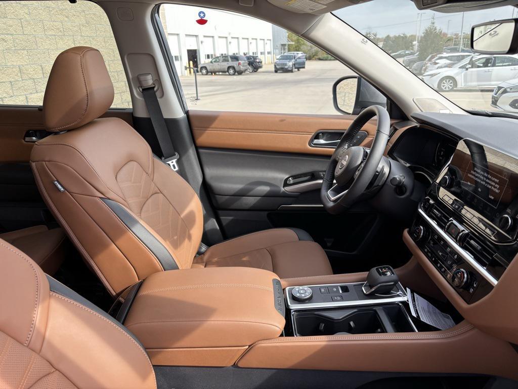 new 2025 Nissan Pathfinder car, priced at $45,959