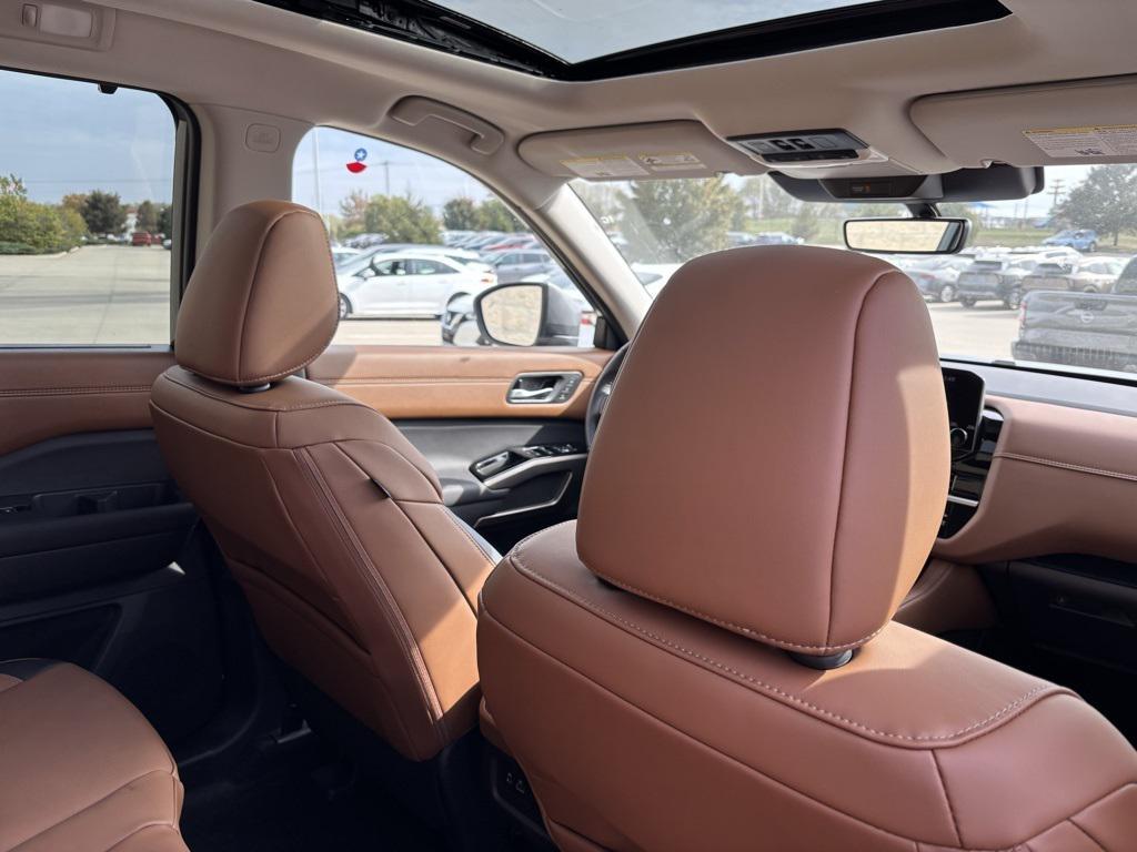 new 2025 Nissan Pathfinder car, priced at $45,959