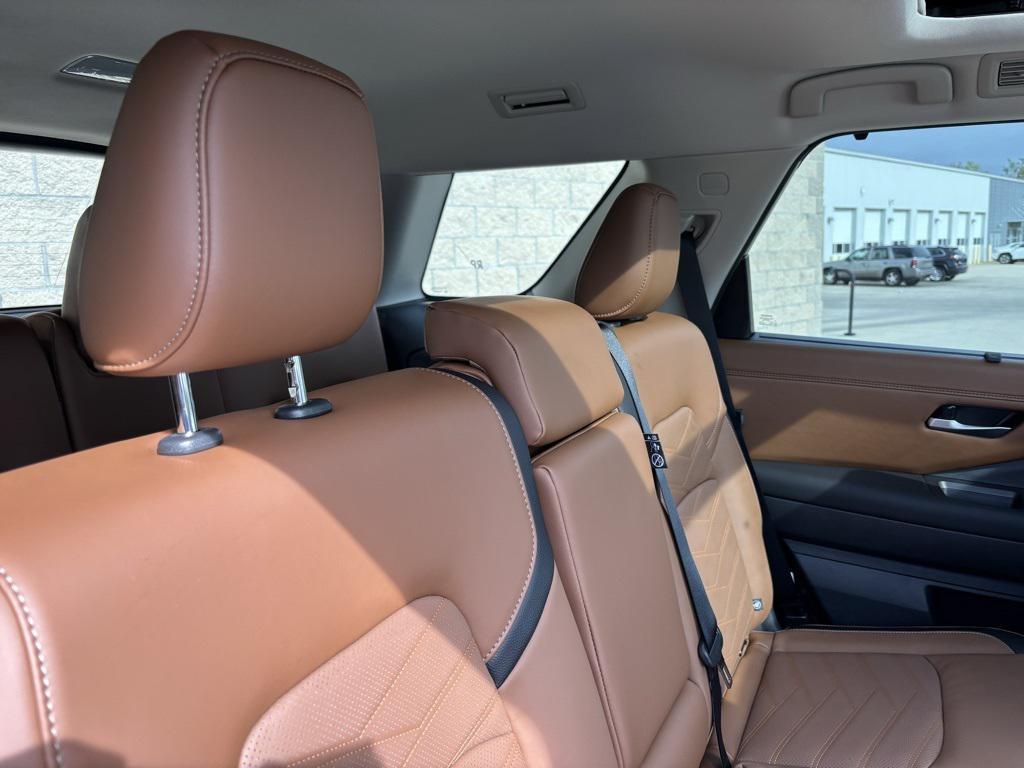 new 2025 Nissan Pathfinder car, priced at $45,959