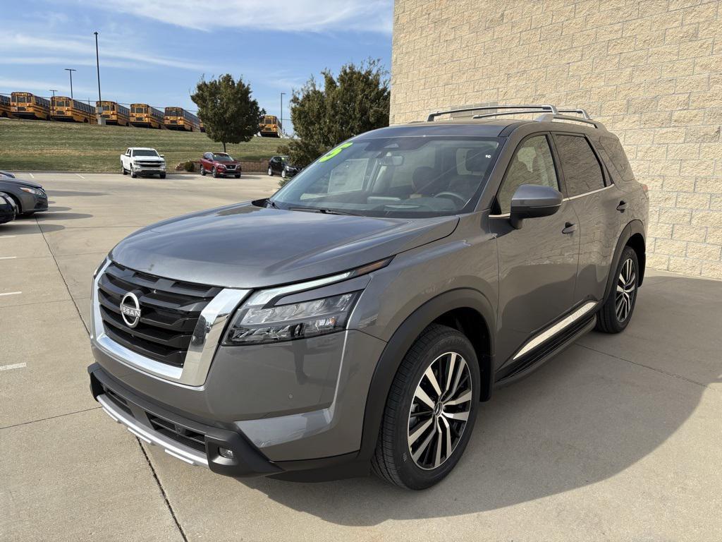 new 2025 Nissan Pathfinder car, priced at $45,959