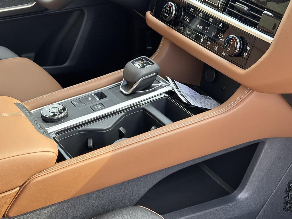 new 2025 Nissan Pathfinder car, priced at $45,959
