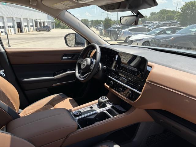 new 2025 Nissan Pathfinder car, priced at $51,402