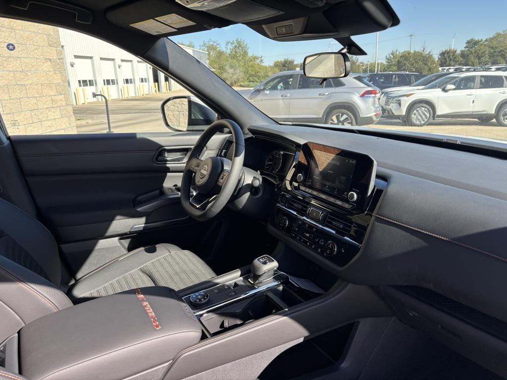 new 2025 Nissan Pathfinder car, priced at $36,398