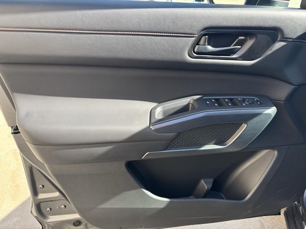 new 2025 Nissan Pathfinder car, priced at $36,398