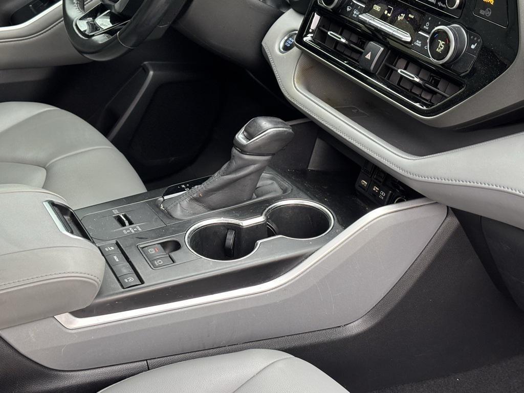 used 2020 Toyota Highlander car, priced at $26,980