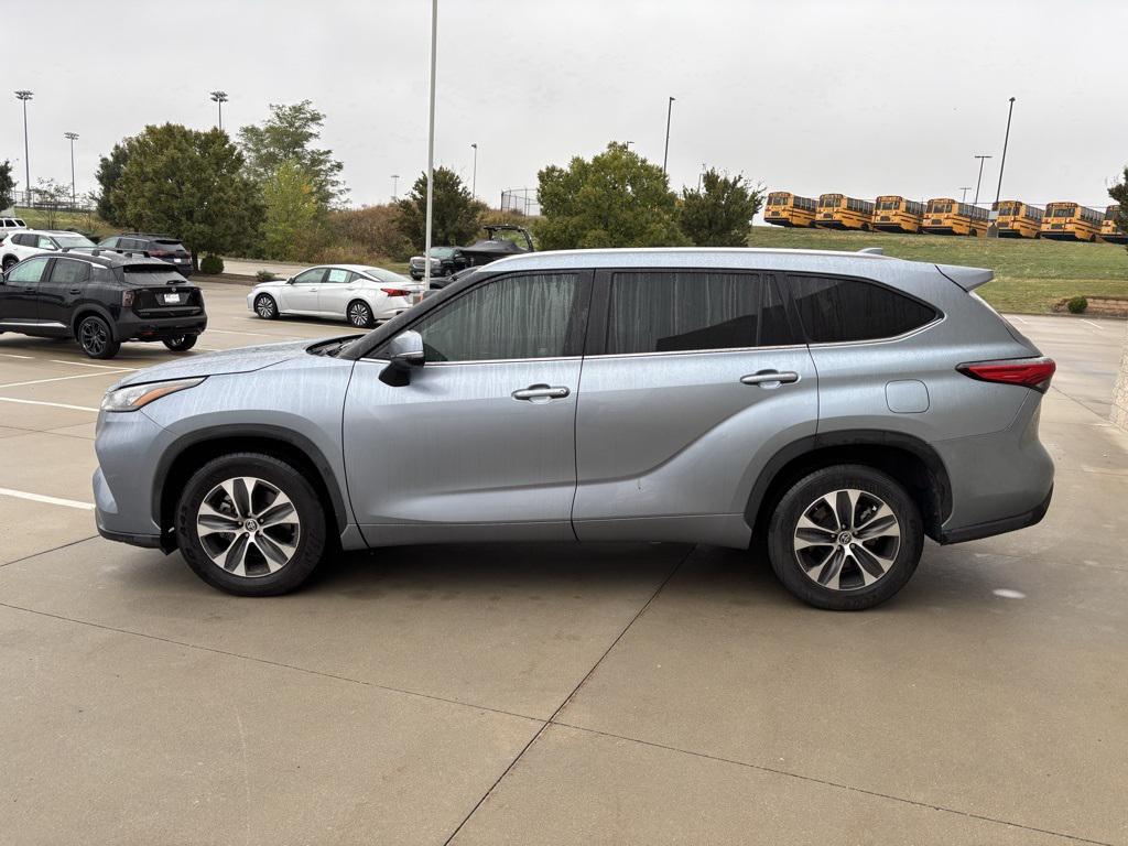 used 2020 Toyota Highlander car, priced at $26,980