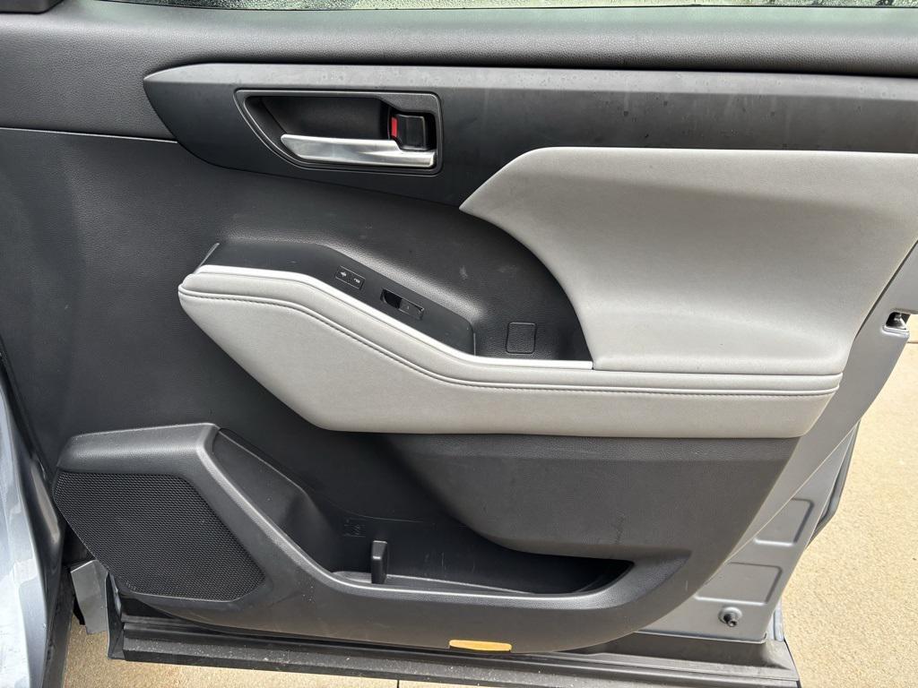 used 2020 Toyota Highlander car, priced at $26,980