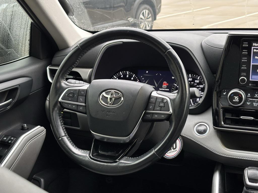 used 2020 Toyota Highlander car, priced at $26,980