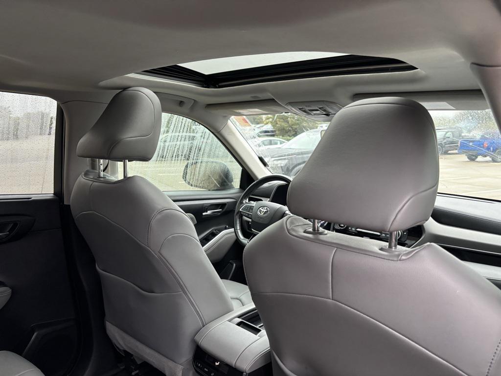 used 2020 Toyota Highlander car, priced at $26,980