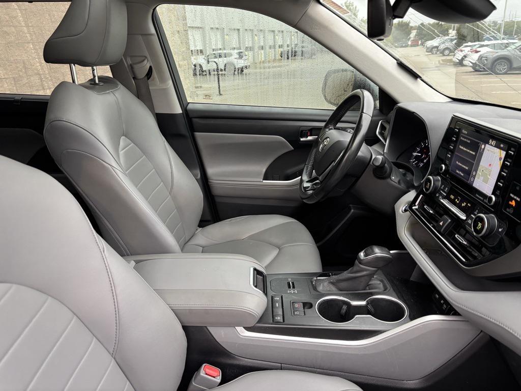 used 2020 Toyota Highlander car, priced at $26,980
