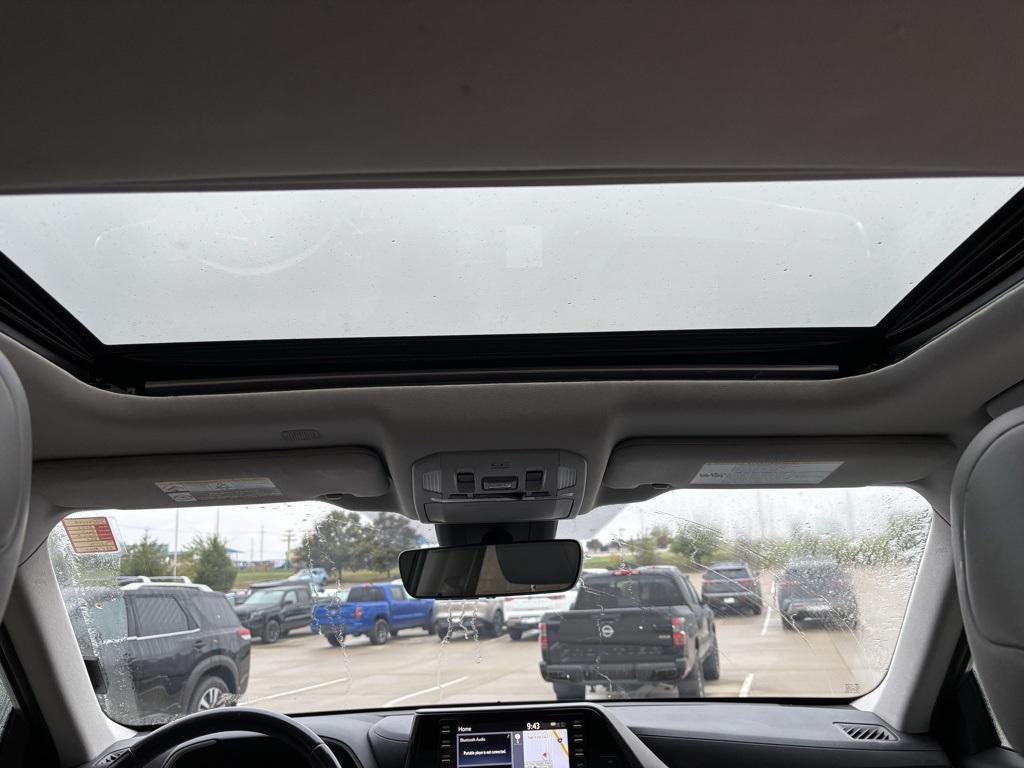 used 2020 Toyota Highlander car, priced at $26,980