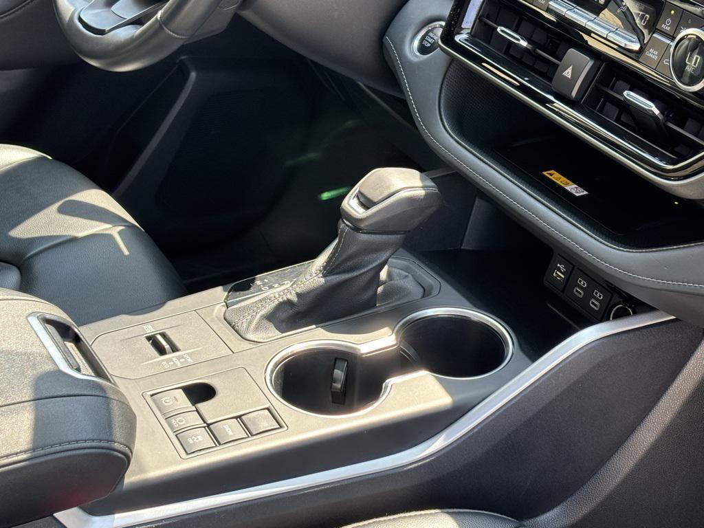 used 2024 Toyota Highlander car, priced at $38,358