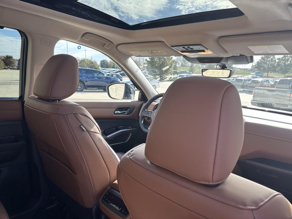 new 2025 Nissan Pathfinder car, priced at $45,514