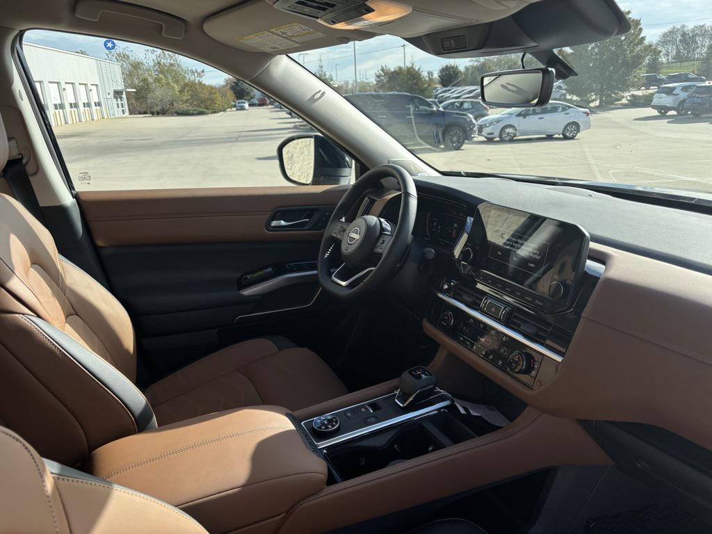 new 2025 Nissan Pathfinder car, priced at $45,514