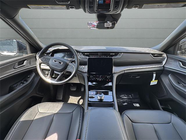 new 2025 Jeep Grand Cherokee car, priced at $46,900