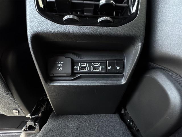 new 2025 Jeep Grand Cherokee car, priced at $46,900