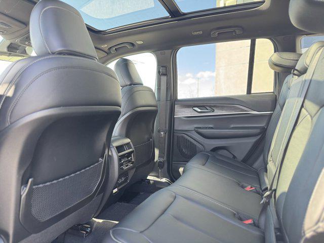 new 2025 Jeep Grand Cherokee car, priced at $45,557