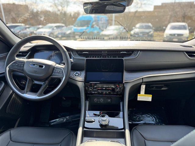 new 2025 Jeep Grand Cherokee car, priced at $45,557