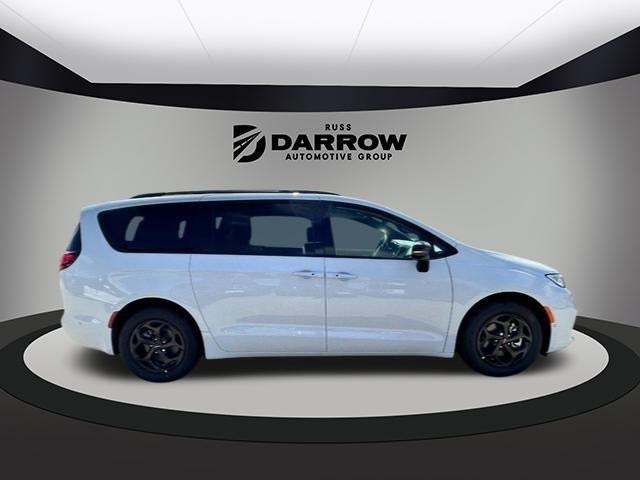 new 2024 Chrysler Pacifica Hybrid car, priced at $55,078
