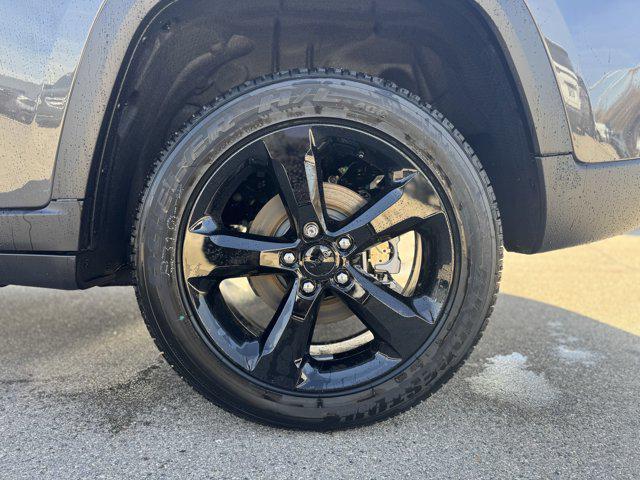 new 2025 Jeep Grand Cherokee car, priced at $40,000