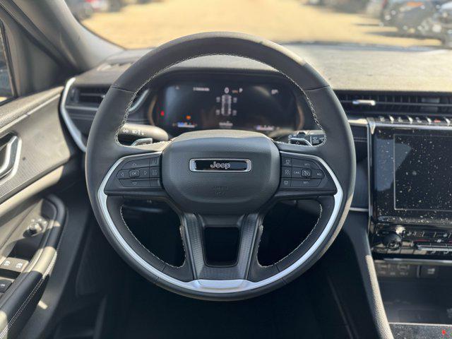 new 2025 Jeep Grand Cherokee car, priced at $40,000