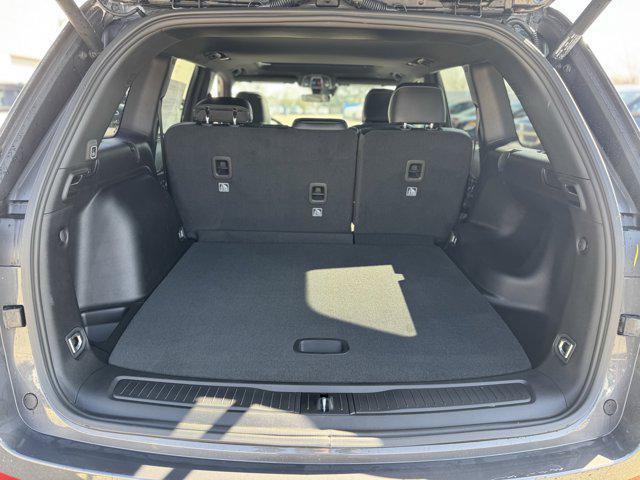 new 2025 Jeep Grand Cherokee car, priced at $40,000