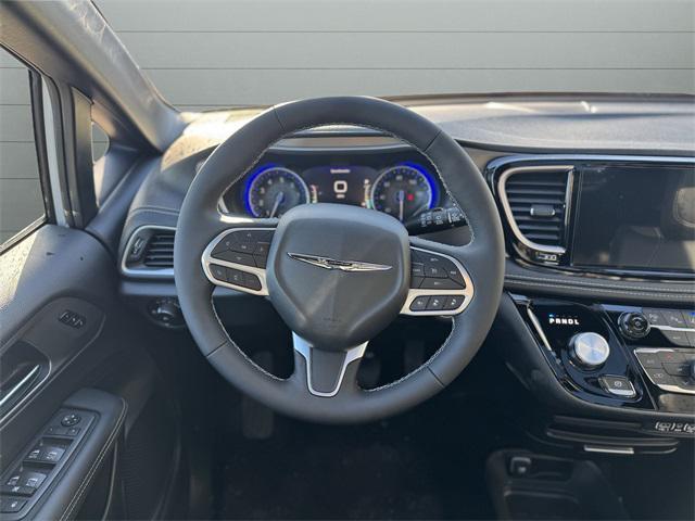 new 2025 Chrysler Pacifica car, priced at $44,291