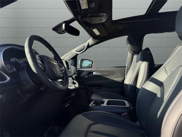new 2025 Chrysler Pacifica car, priced at $44,291