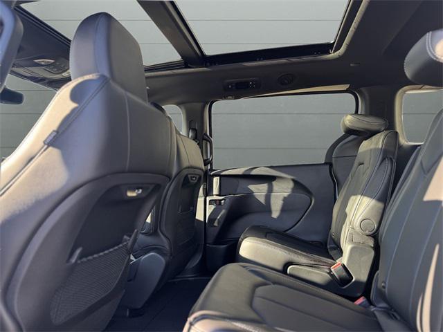 new 2025 Chrysler Pacifica car, priced at $44,291