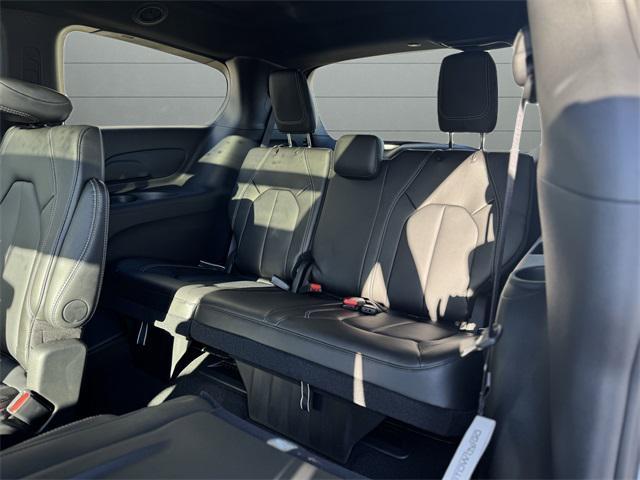 new 2025 Chrysler Pacifica car, priced at $44,291